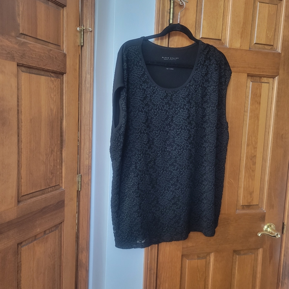 Susan Graver lace fron top.  3X